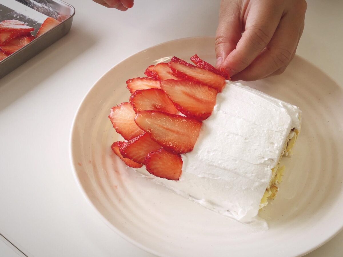 いちごをのせる