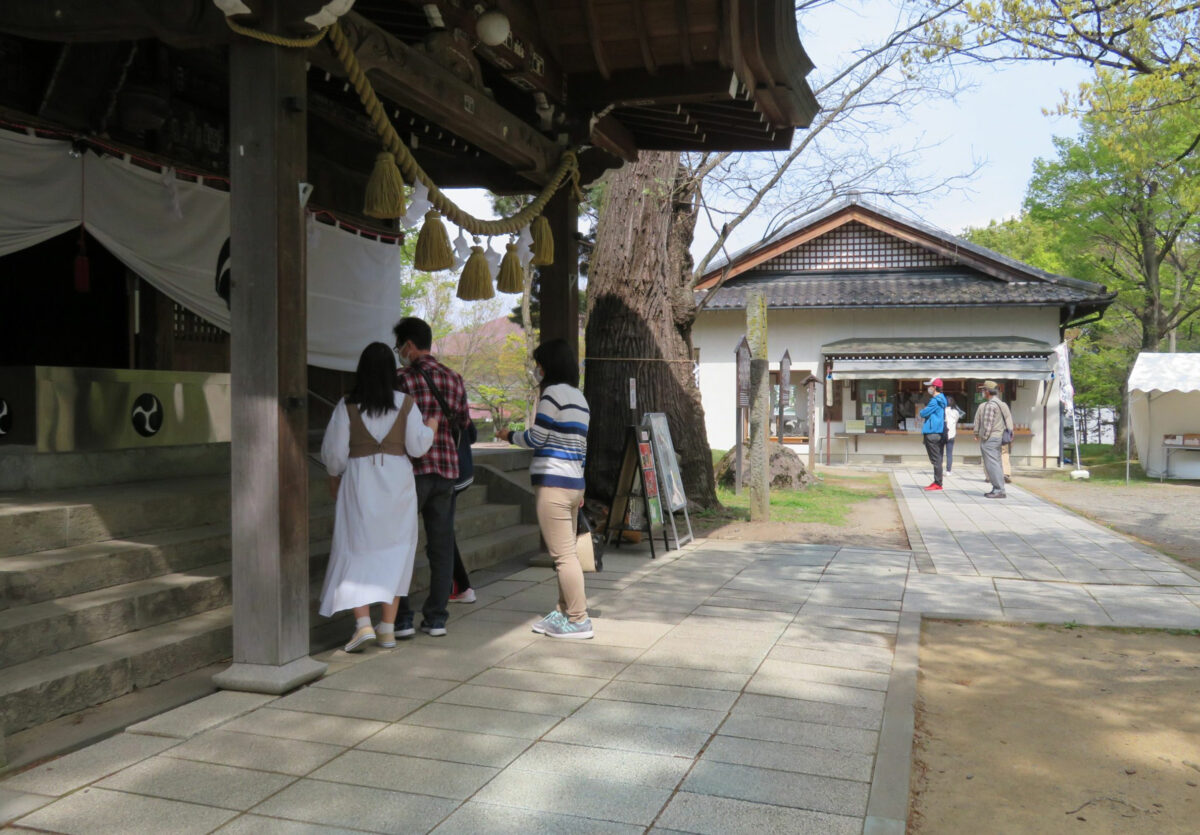 本殿の東に設けられた社務所