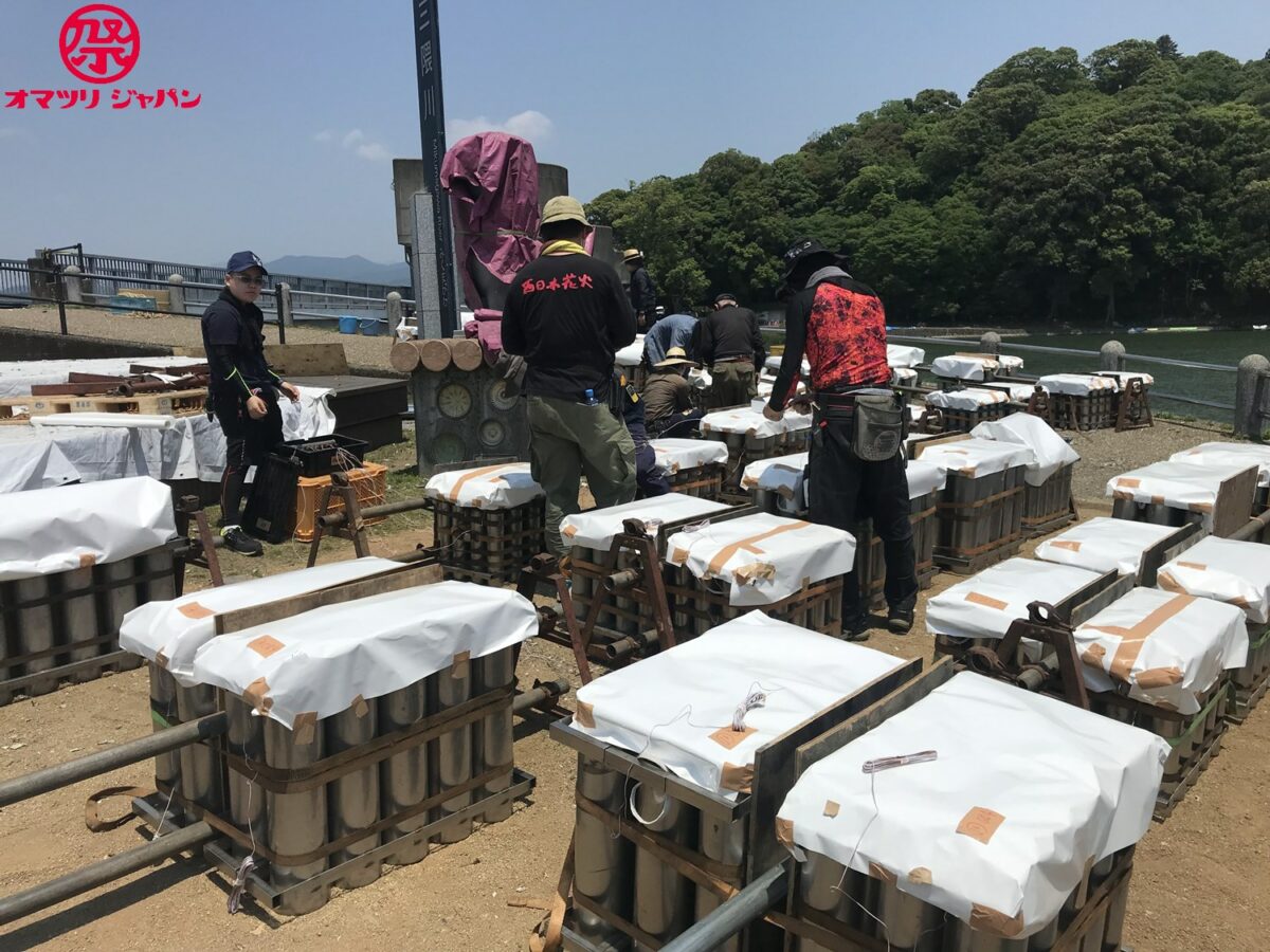 打上場所に設営された筒場