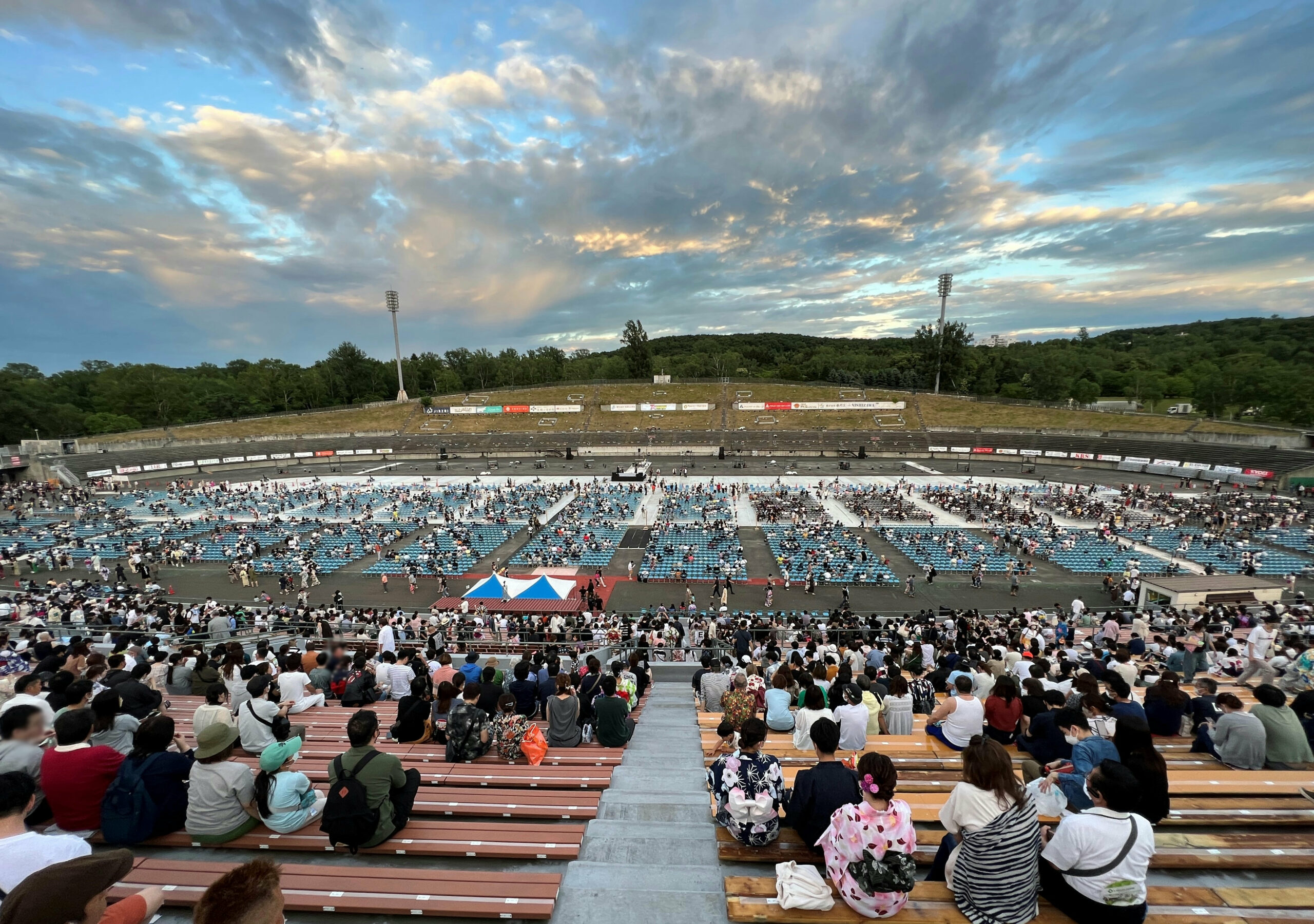 2023年も北海道「真駒内花火大会」は花火と音と光と炎が織りなす超絶大