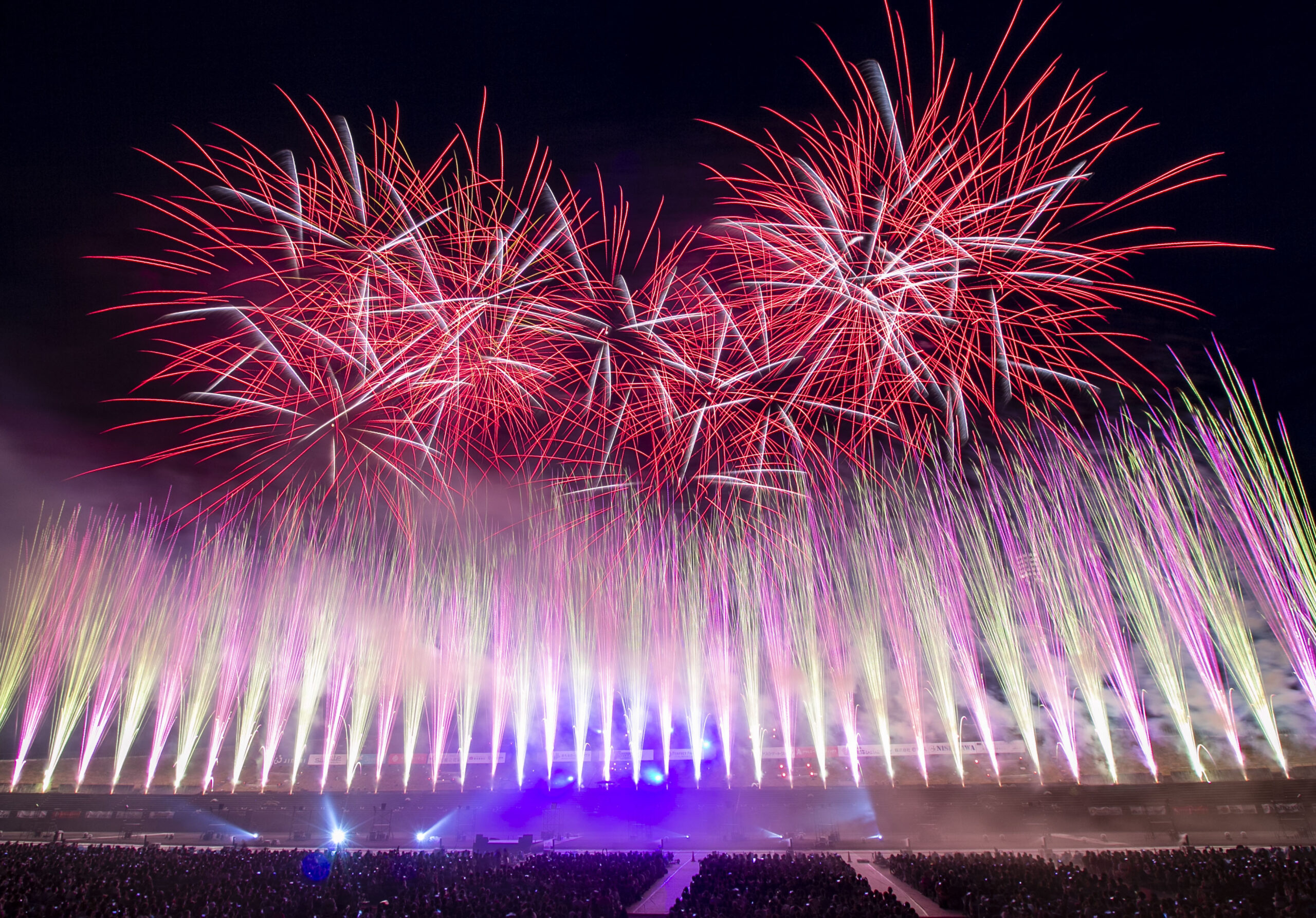 2023年も北海道「真駒内花火大会」は花火と音と光と炎が織りなす超絶大