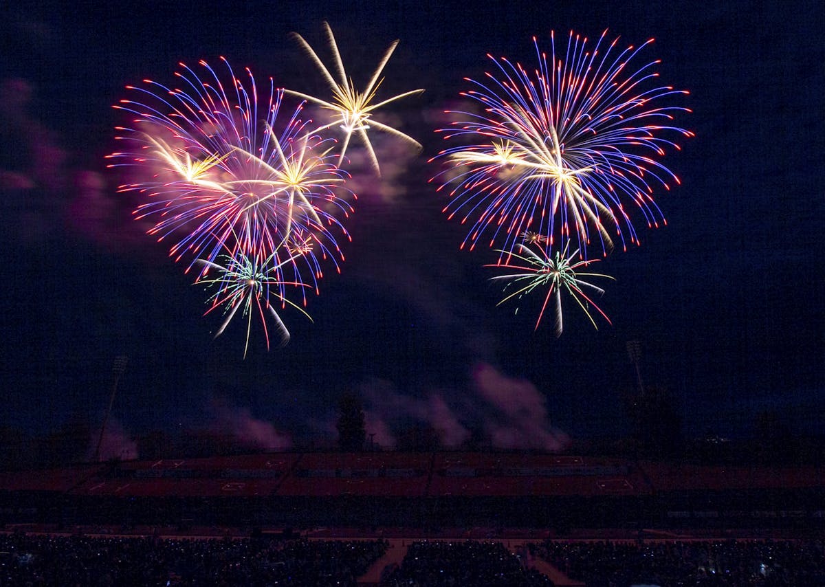 北海道に夏を呼ぶ 真駒内花火大会 3年ぶりのアツい開催をレポート オマツリジャパン あなたと祭りをつなげるメディア 北海道に夏を呼ぶ 真駒内花火大会 3年ぶりのアツい開催をレポート オマツリジャパン あなたと祭りをつなげるメディア
