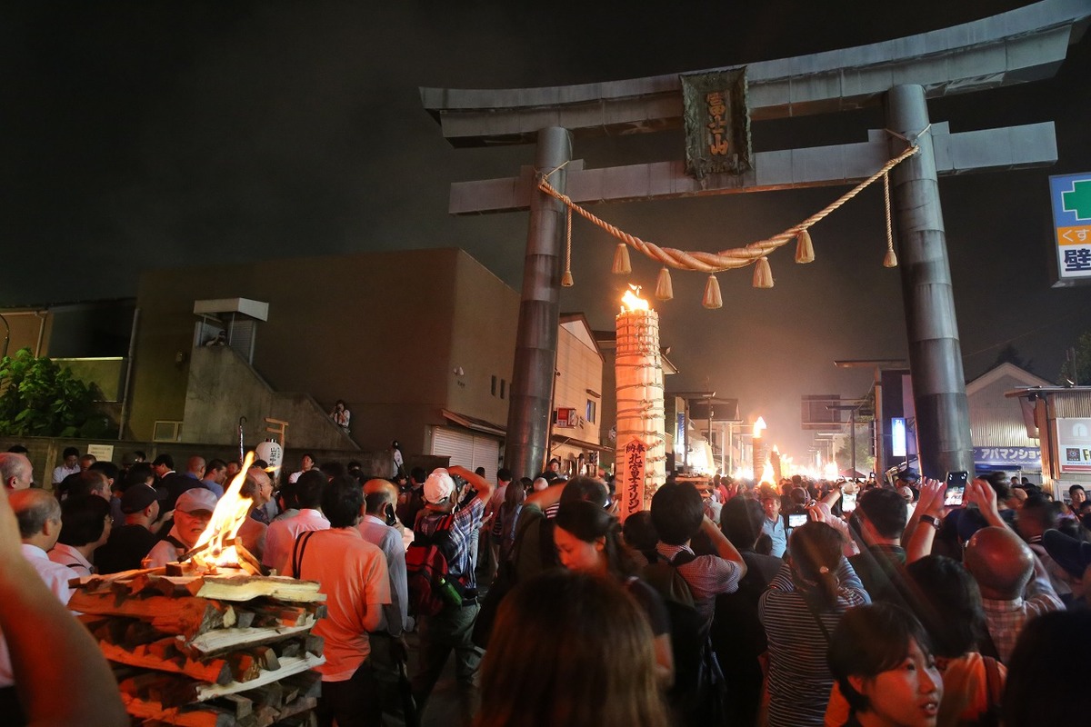 今週末開催！夏の富士山に終わりを告げる…日本三大奇祭「吉田の火祭り」とは？