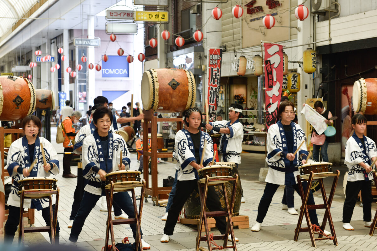 愛媛県今治市のお祭り「おんまく」とは？太鼓、伝統芸能、花火に名物グルメも満喫！