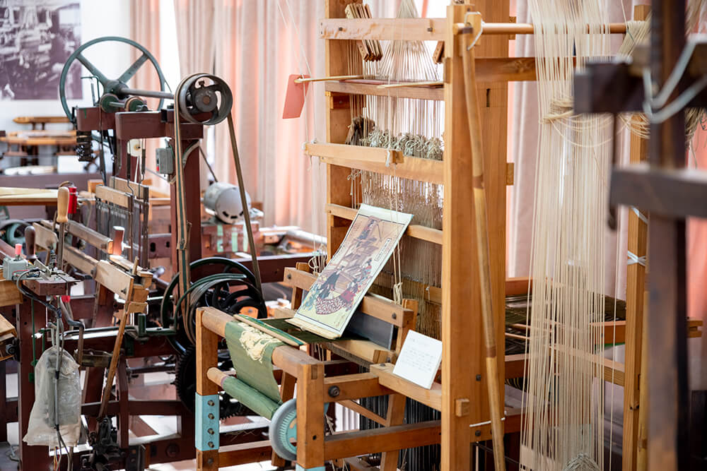 桐生織物記念館に展示されている機織り機