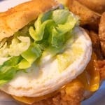 どんだけ“とろ~り”してる!?今年も登場!ケンタッキーのとろ~り月見サンドを食べてみた!