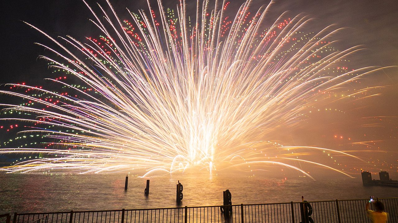 水上スターマイン