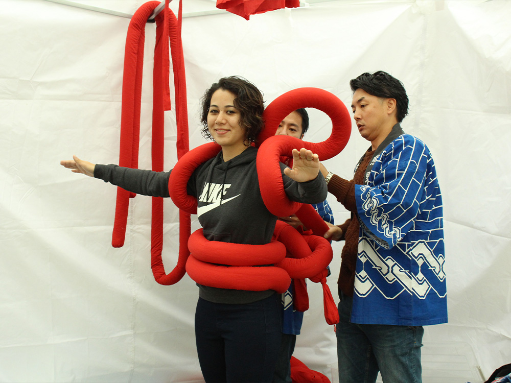 花祭部では例年、後ほど説明する「東栄フェスティバル」でブースを設け、着付け体験を行っていた