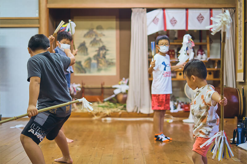 山内神楽講こども神楽の練習風景