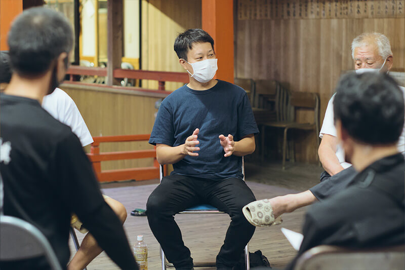 内丸 典久（うちまるのりひさ） 1983年生まれ。 三毛門神楽講