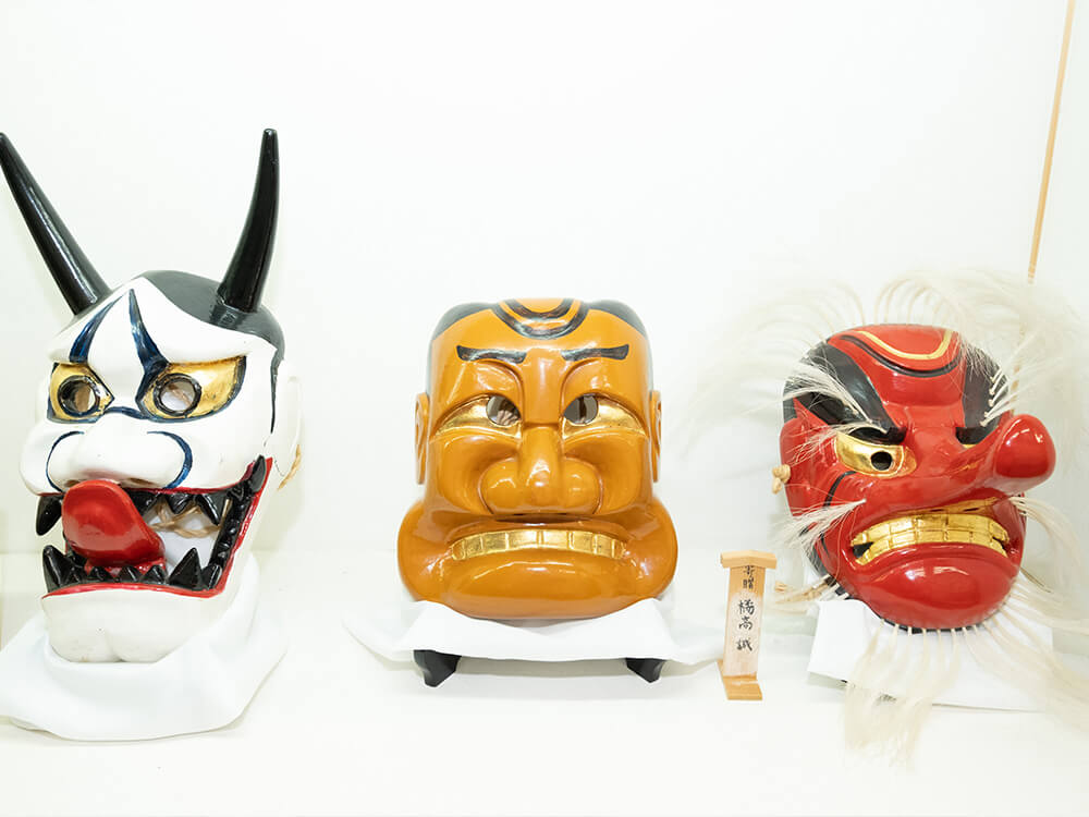 左から、ソバ・ベタ・ショーキーの面