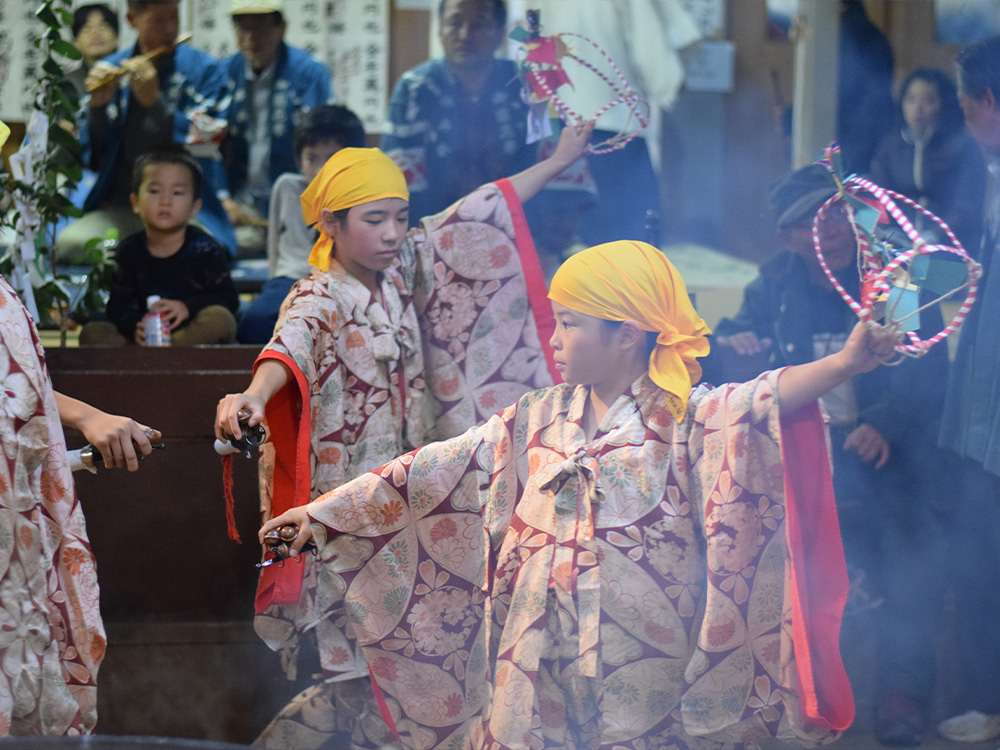 御園地区の花の舞（稚児の舞）