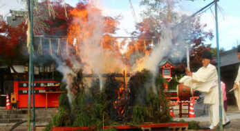 京都三大奇祭の火の粉はマグマ級！成人儀礼「チョッペンの儀」に