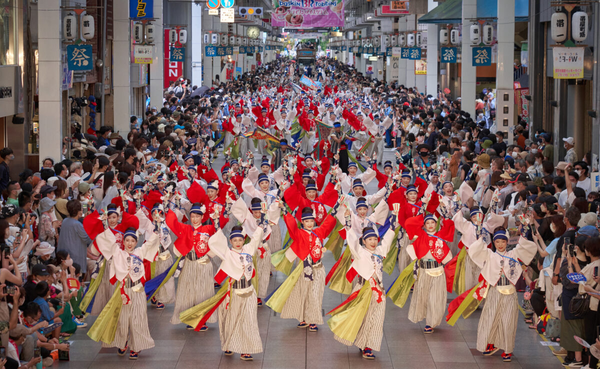 商店街で踊るほにや