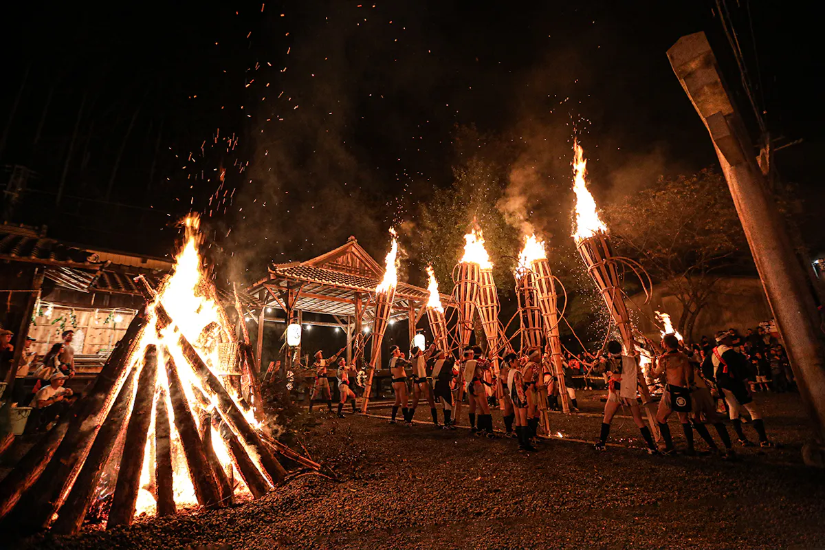 京都三大奇祭の火の粉はマグマ級！成人儀礼「チョッペンの儀」に限定 