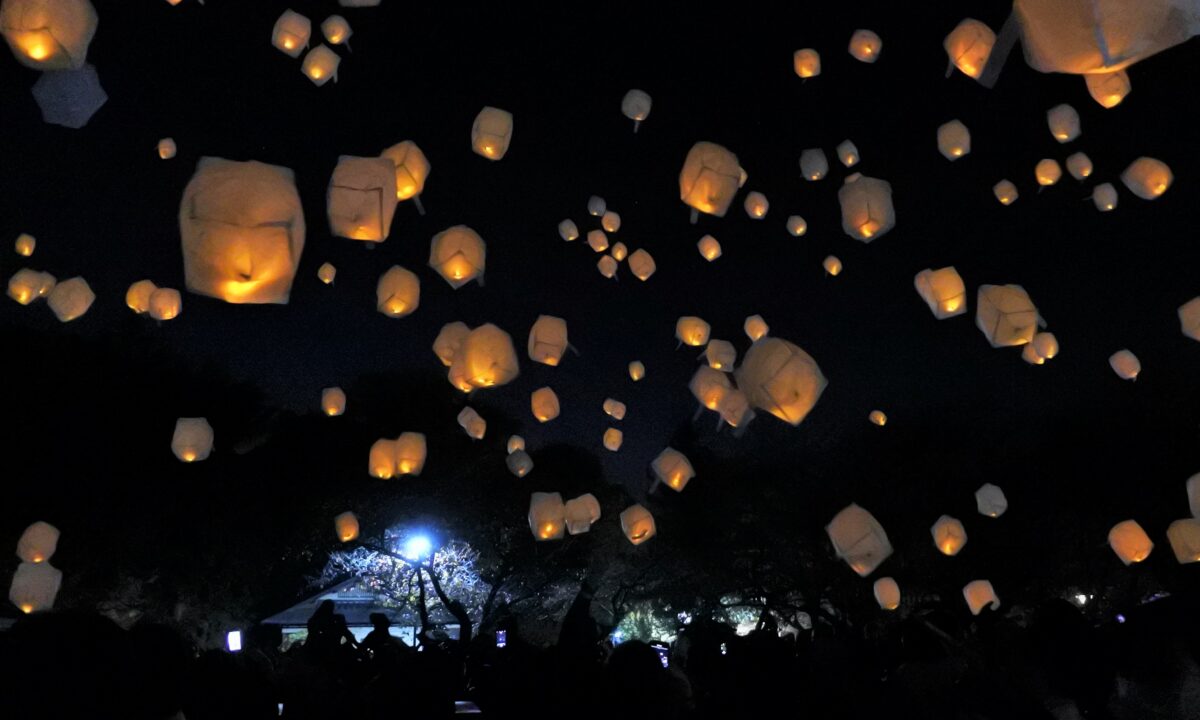 「行田スカイランタンまつり」初開催！空と地上で「希望の光」が輝いた！