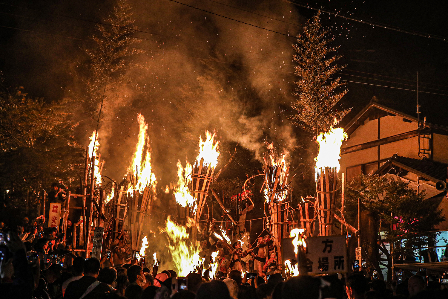 京都三大奇祭の火の粉はマグマ級！成人儀礼「チョッペンの儀」に限定