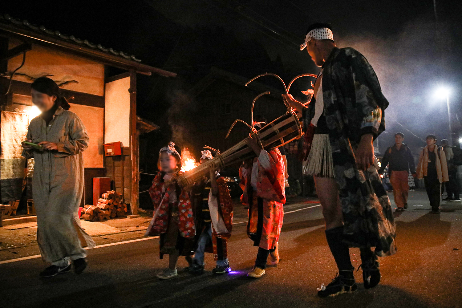 京都三大奇祭の火の粉はマグマ級！成人儀礼「チョッペンの儀」に限定