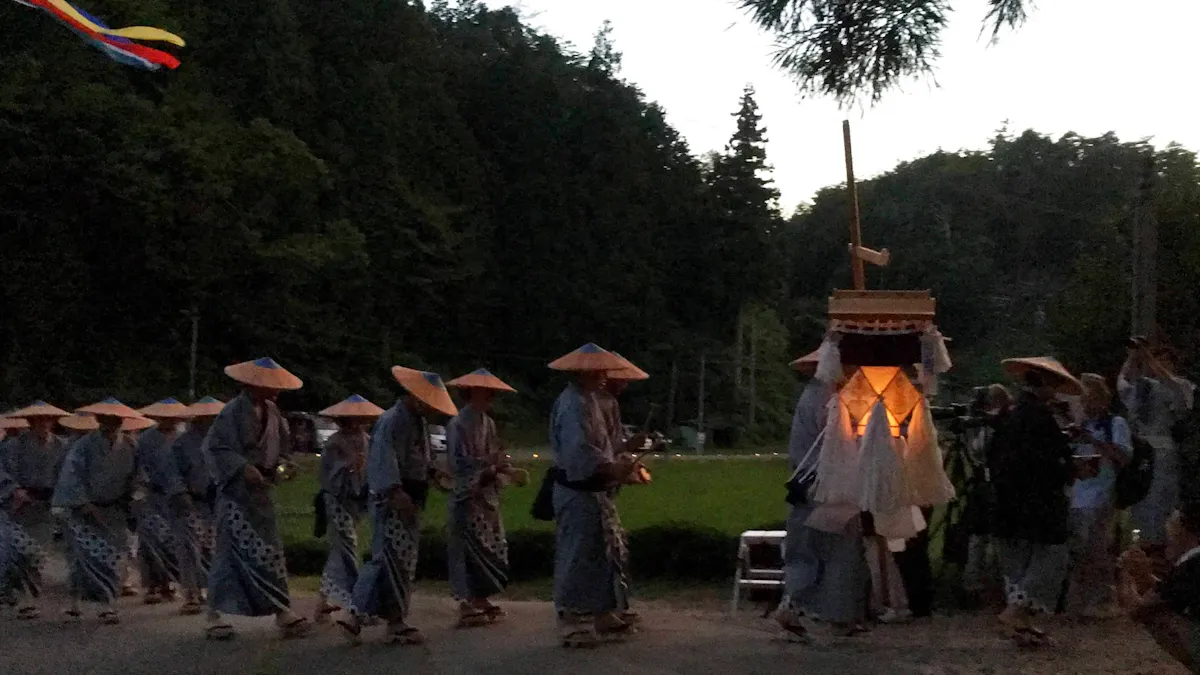 愛知県の盆踊りが幻想的！ユネスコ無形文化遺産「綾渡の夜念仏と盆踊」は例年8月10日と15日に開催｜株式会社オマツリジャパン