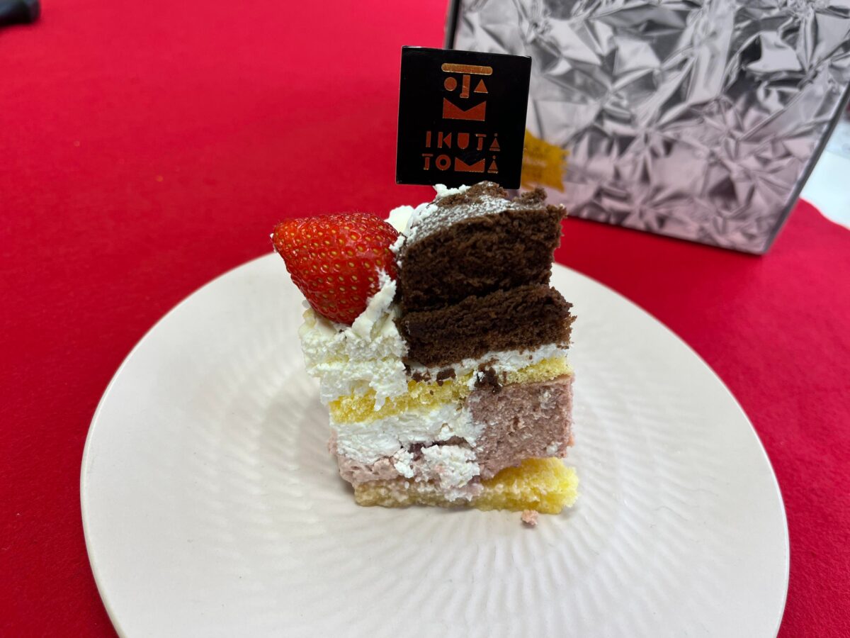 ファミマのケーキ