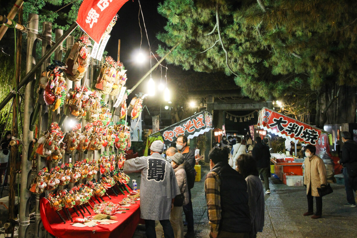 鴻神社酉の市は毎年12月4日開催の鴻巣の祭り。熊手を手に入れ年を越そう！