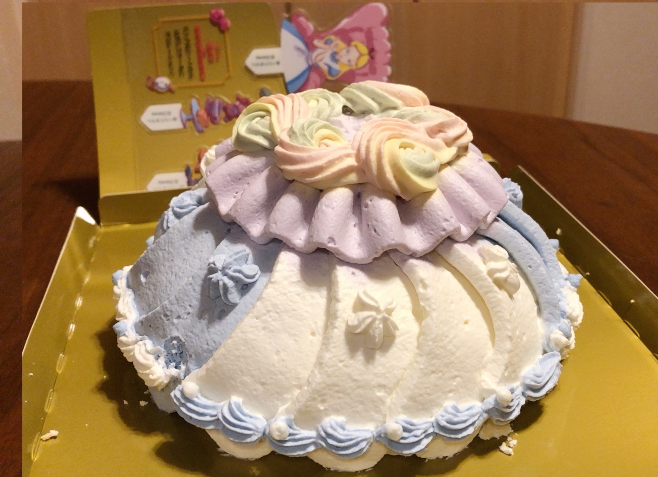 セブンイレブン＞レトロ可愛い！「不思議の国のアリス」ケーキは