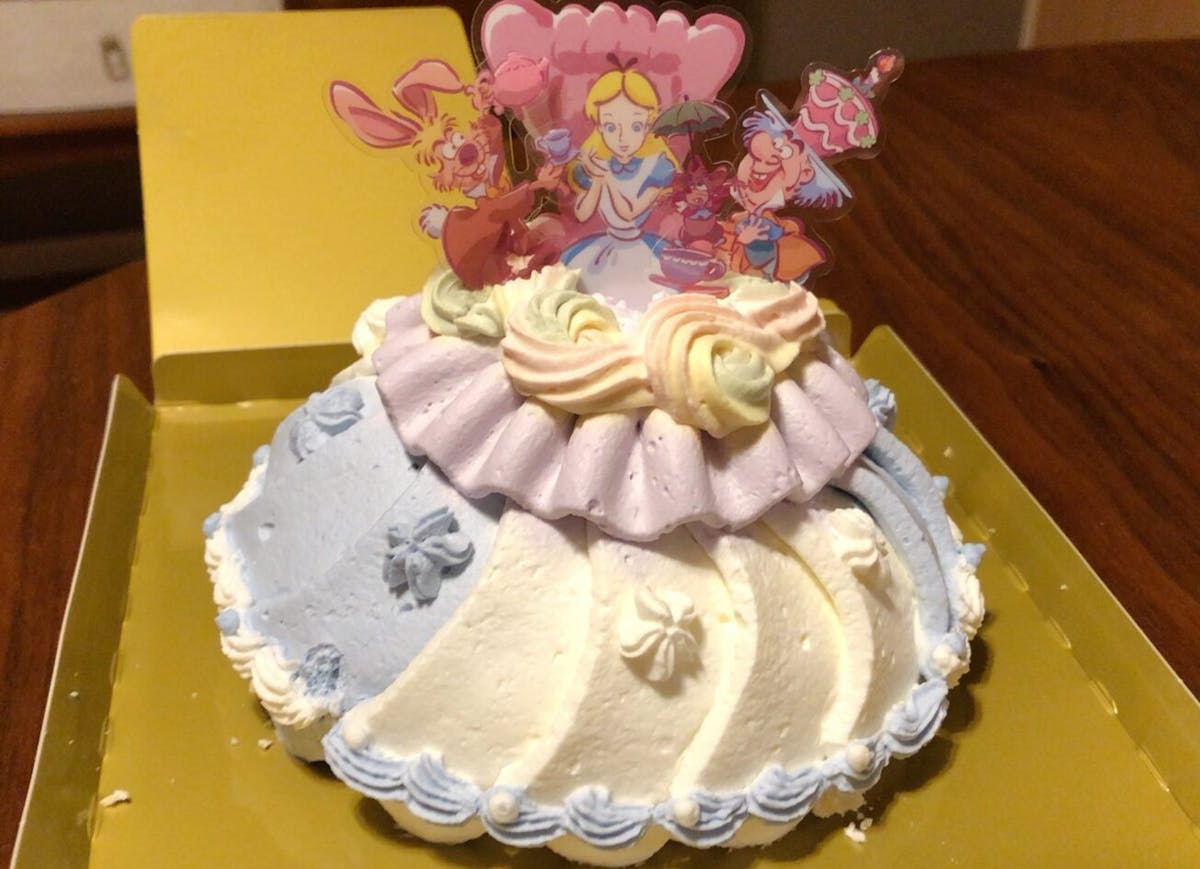 セブンイレブン レトロ可愛い 不思議の国のアリス ケーキは意外な本格派 オマツリジャパン あなたと祭りをつなげるメディア セブンイレブン レトロ可愛い 不思議の国のアリス ケーキは意外な本格派 オマツリジャパン あなたと祭りをつなげるメディア