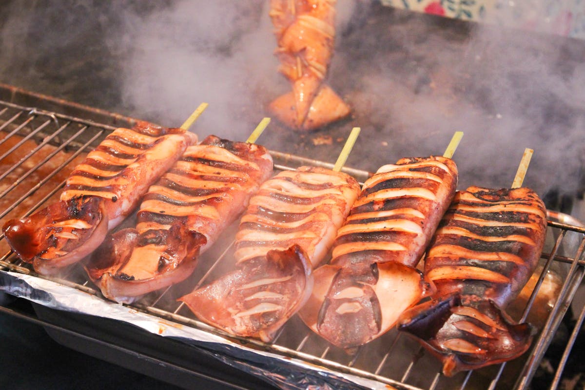 宇都宮初市は新年の風物詩！露店が埋め尽くし、だるまや郷土玩具の黄ぶなが並ぶ｜株式会社オマツリジャパン