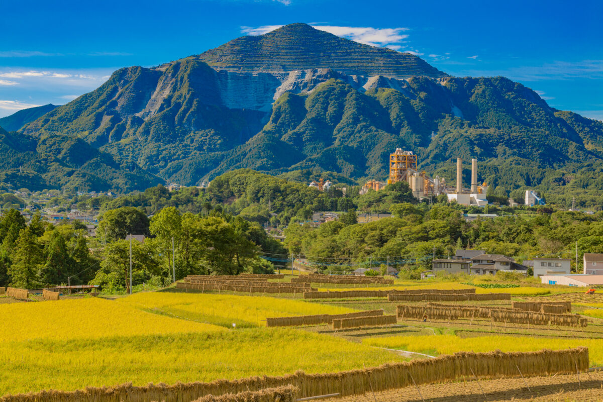 寺坂棚田から眺める武甲山