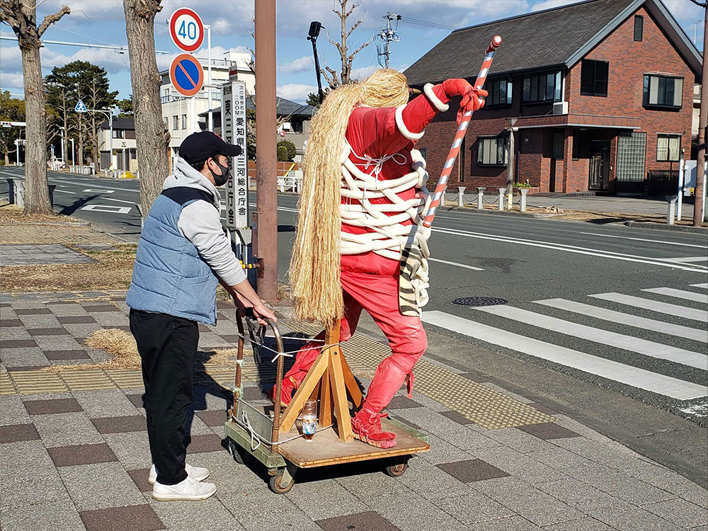 車を停めて写真を撮る人もいたという、「おにカメラ」の様子（提供：おにどこ実行委員会）