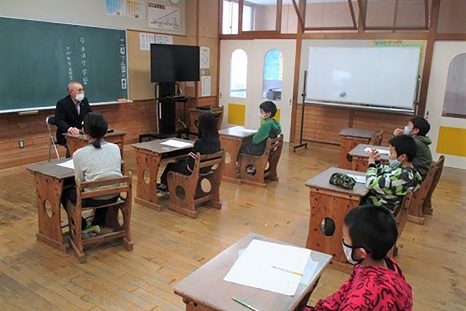 小学校でのなまはげ授業の模様