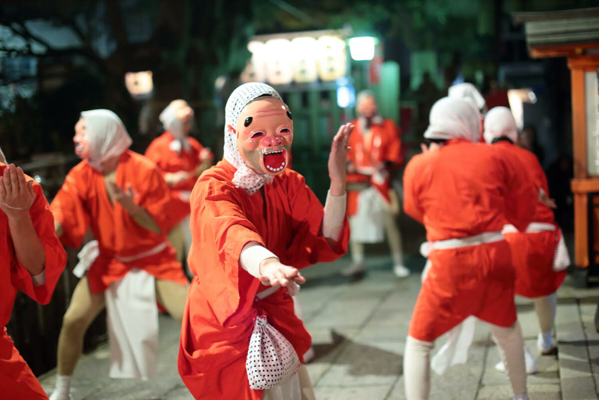 狐やひょっとこが踊る「節分祭」満足稲荷神社