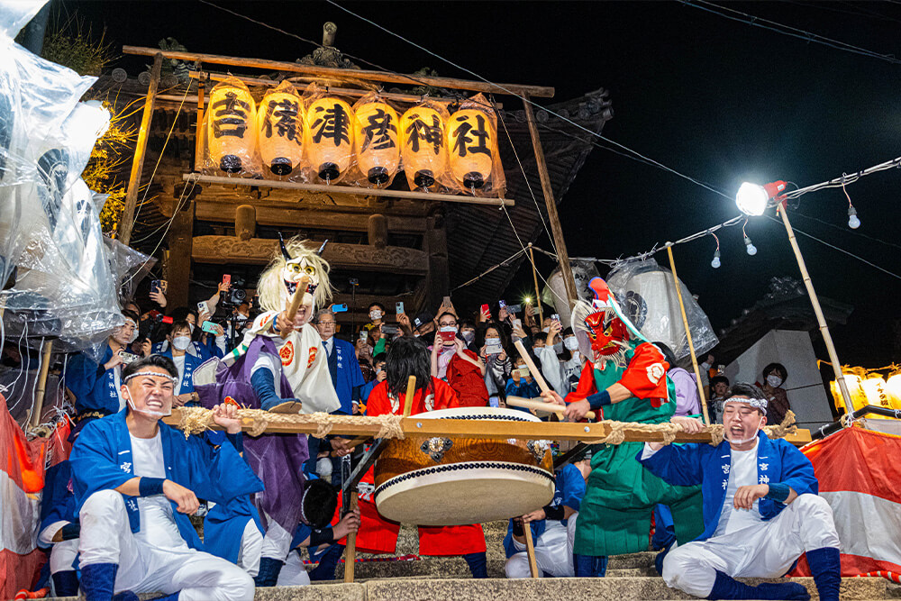 広島県尾道市の神輿渡御がスゴい！2023年「尾道ベッチャー祭」は3鬼神が人々を追い回す！