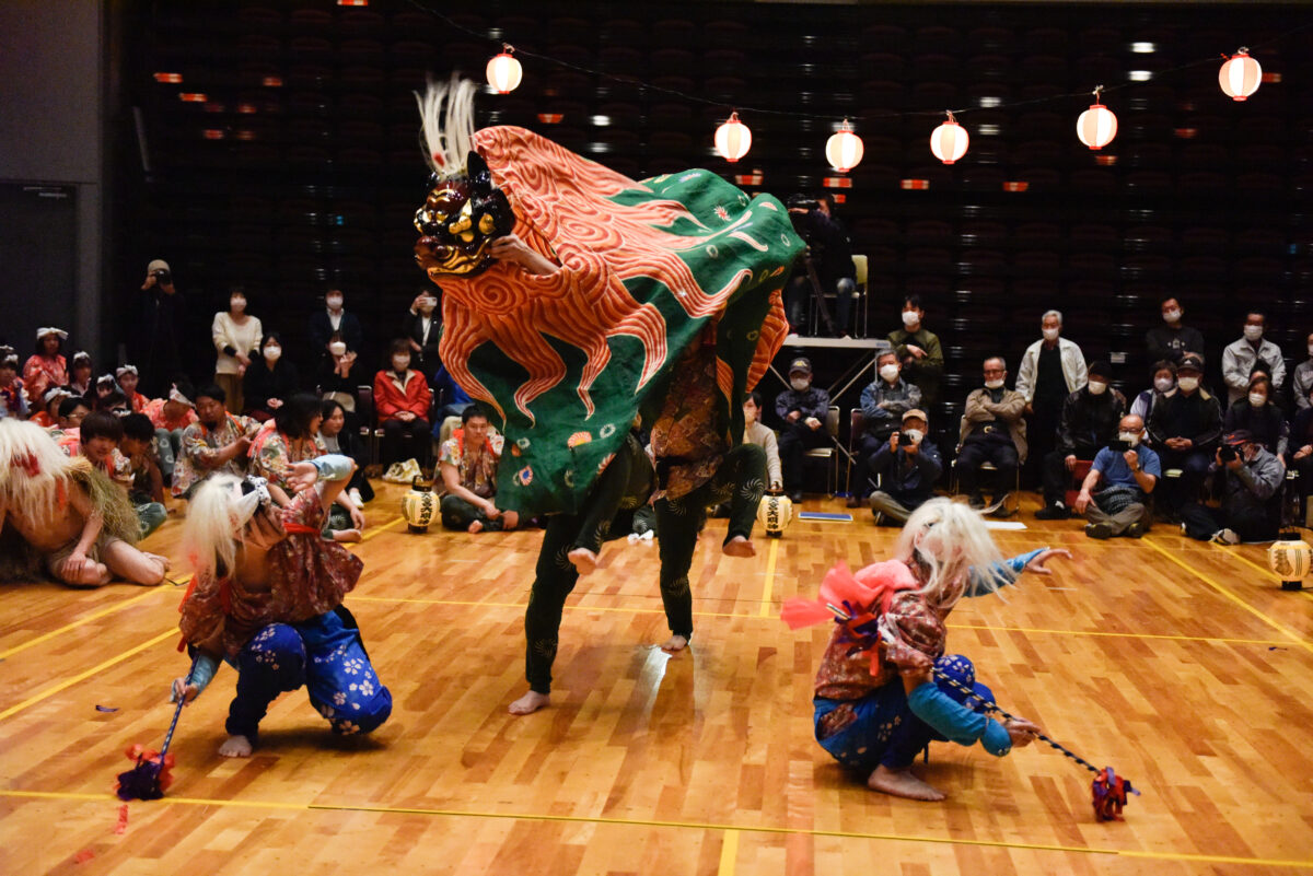 奈川獅子。大獅子と天狗・棒振りの格闘など、大盛況の奈川文化センターでの演舞を振り返る