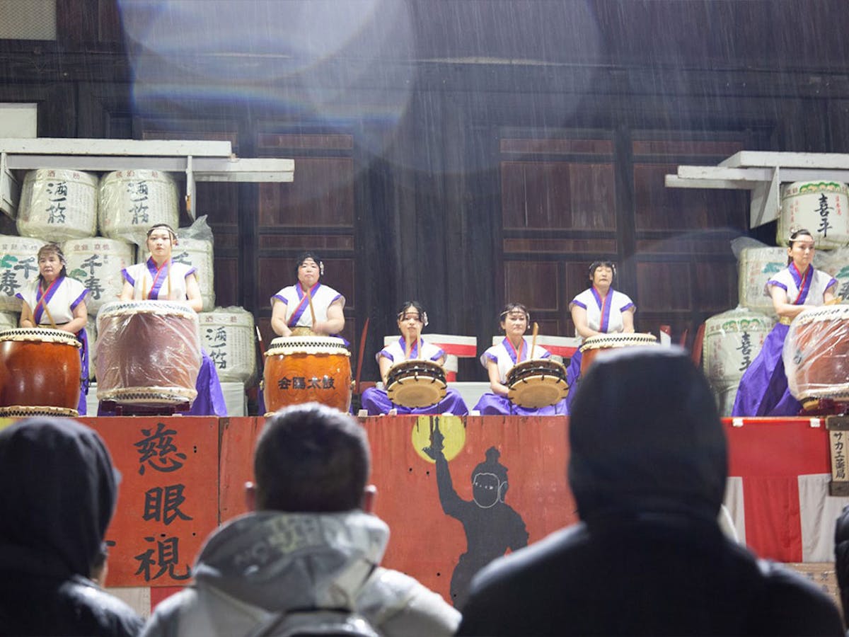 女会陽 3年ぶりに有観客で行われた2023年「西大寺会陽」に密着!2千人のはだかが境内を練り歩く|株式会社オマツリジャパン