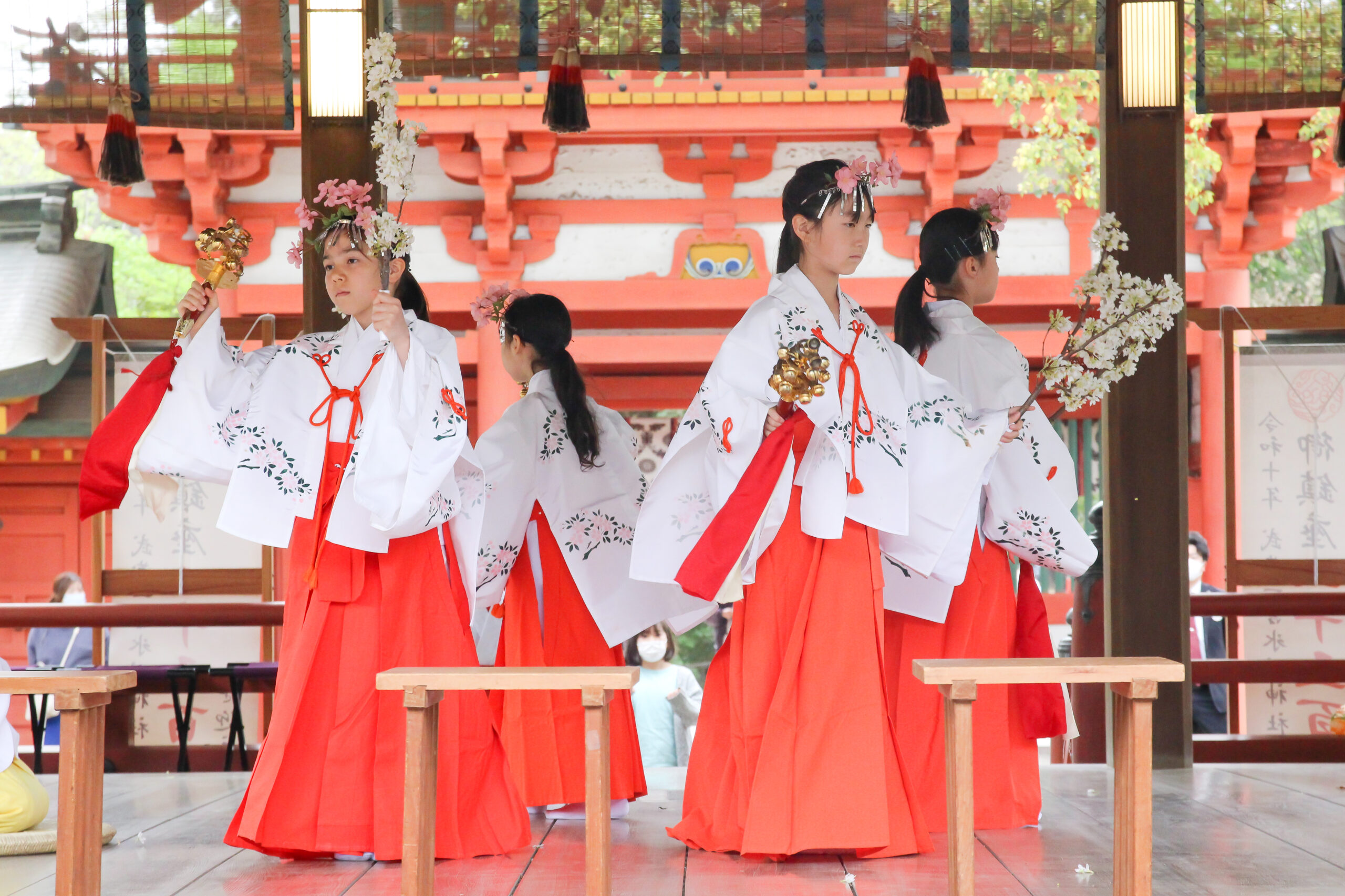 鎮花祭で疫神を鎮める。童女による花しづめの舞が必見、武蔵一宮