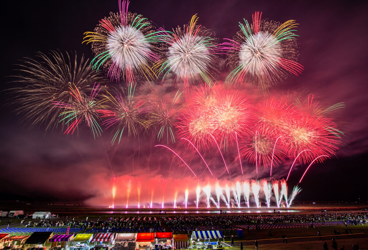 2023年新生！秋田「大曲の花火 春の章」はどう変わった？春花火の魅力もご紹介