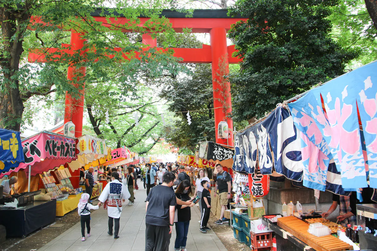 花園神社例大祭で4年ぶりに担ぎ上げられるお神輿!町会神輿が練り新宿の町を賑わせる|株式会社オマツリジャパン