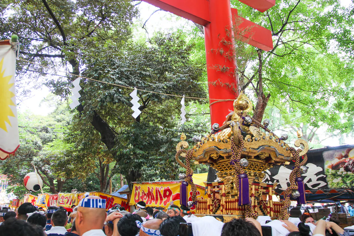 花園神社例大祭で4年ぶりに担ぎ上げられるお神輿!町会神輿が練り新宿の町を賑わせる|株式会社オマツリジャパン
