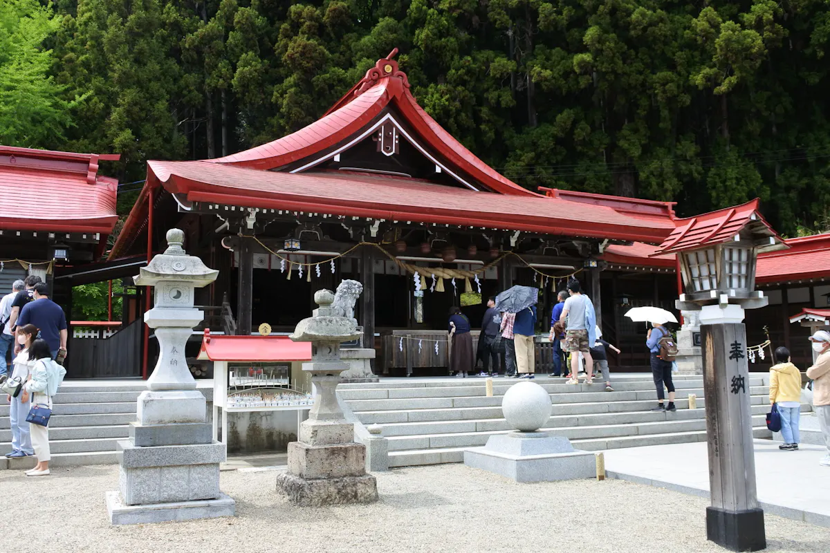 金運パワーの金蛇水神社（宮城）で「花まつり」開催！ライトアップや限定御朱印 …