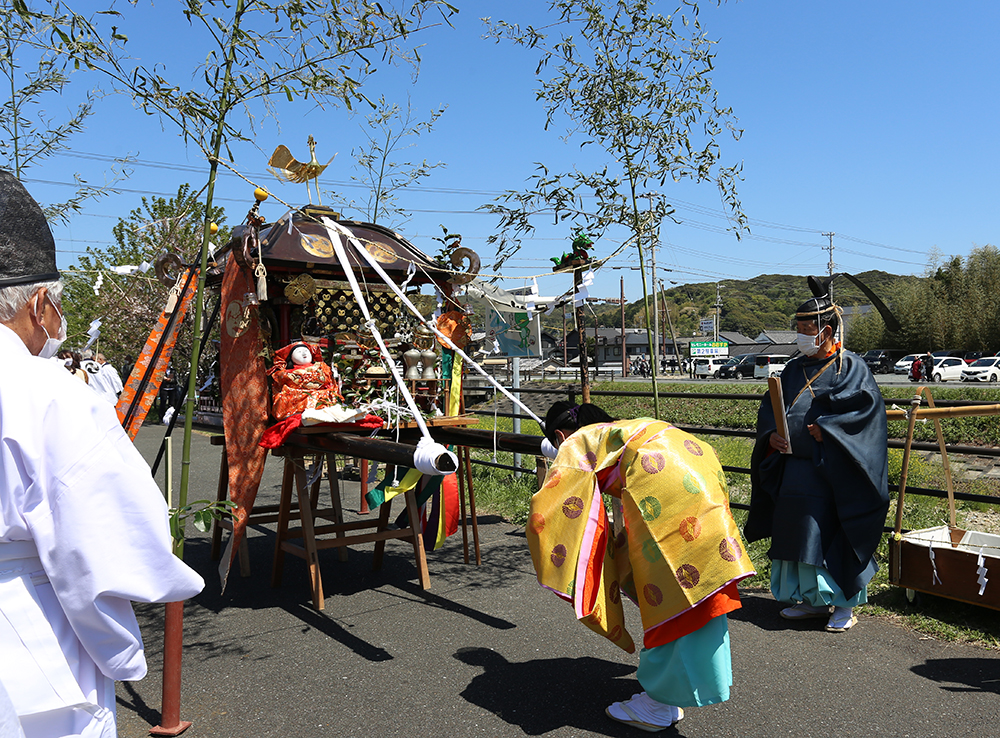 御旅所に鎮座する神輿。遠州横須賀三熊野神社大祭