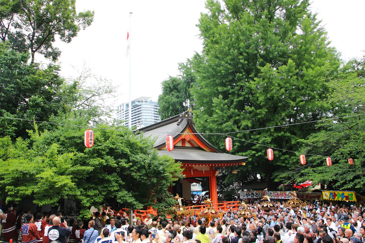 花園神社例大祭で4年ぶりに担ぎ上げられるお神輿!町会神輿が練り新宿の町を賑わせる|株式会社オマツリジャパン