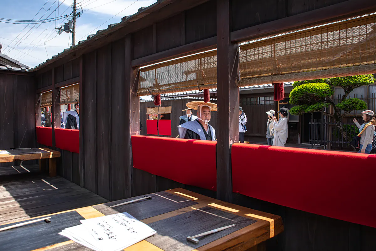 桟敷窓から楽しむ「日野祭」!豪華絢爛な曳山を贅沢に味わう「三方よし」のまち|株式会社オマツリジャパン