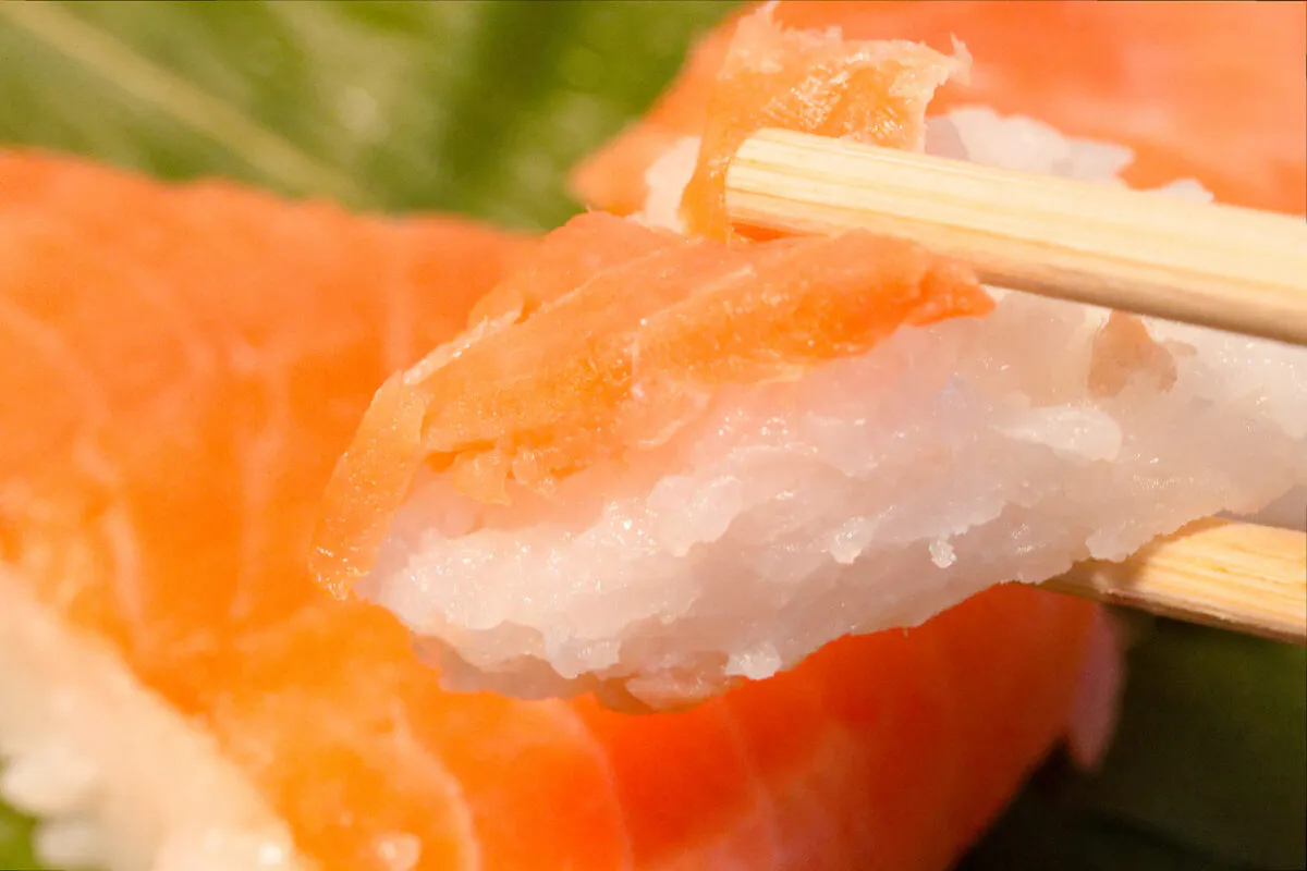 富山県民の日に食べたい!伝統の旨味が凝縮された「ます寿司」で、富山の味覚を堪能|株式会社オマツリジャパン
