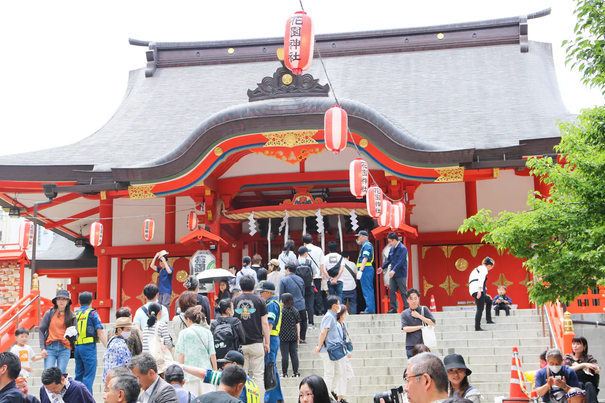 花園神社例大祭で4年ぶりに担ぎ上げられるお神輿!町会神輿が練り新宿の町を賑わせる|株式会社オマツリジャパン