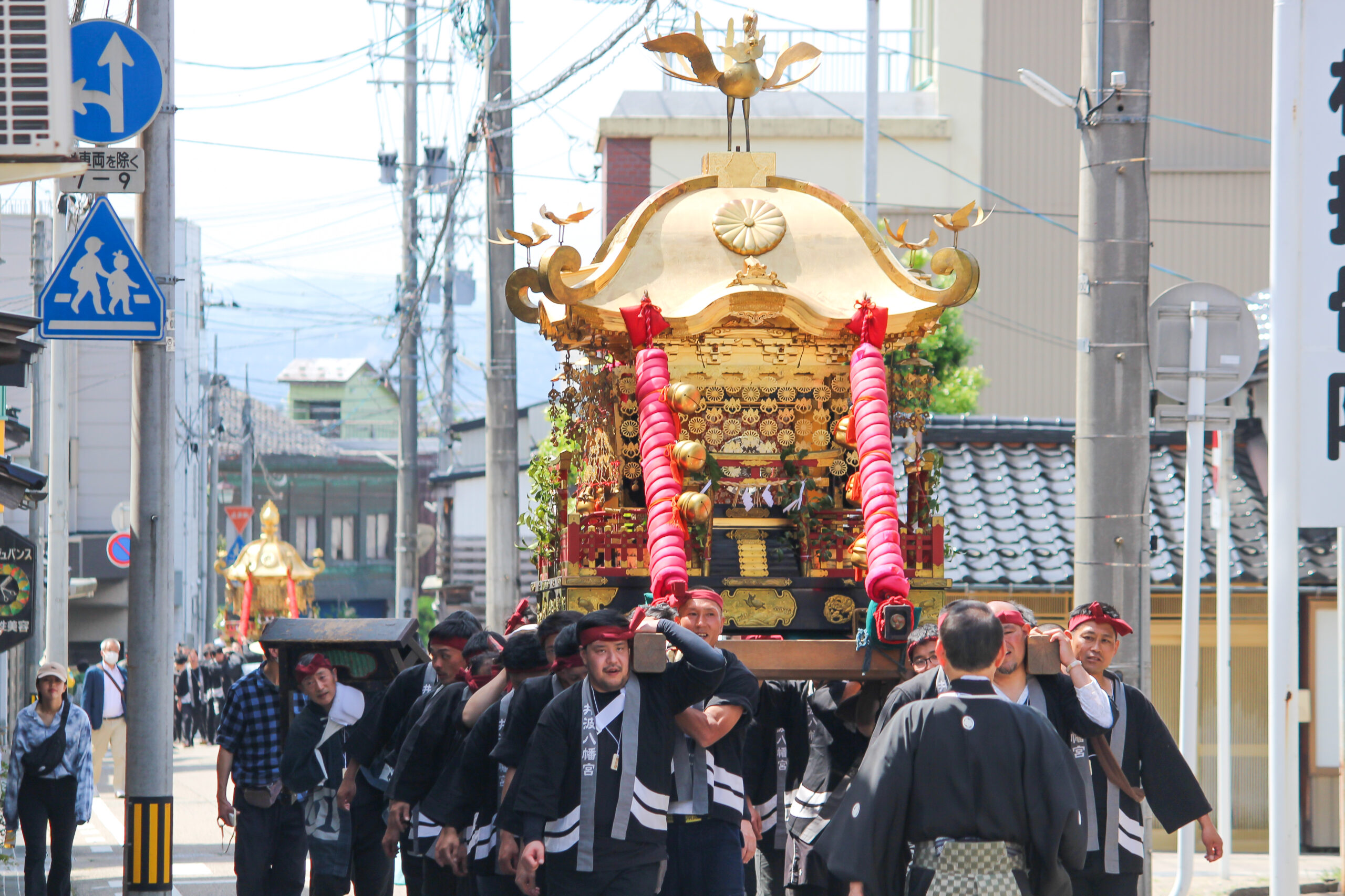 井波よいやさ祭り