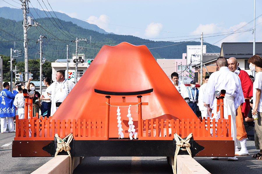 吉田の火祭りの神輿