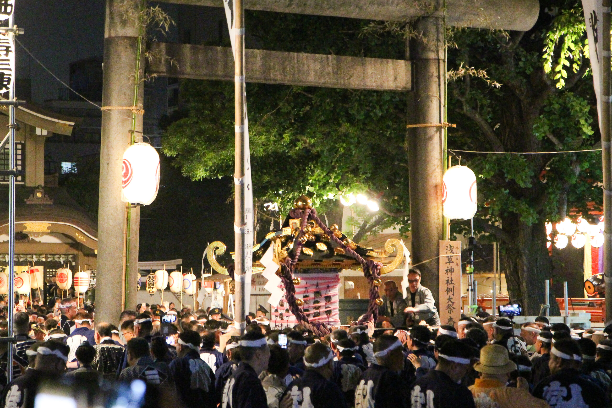 三社祭のフィナーレを飾る3基の本社神輿渡御！浅草の町を練り歩き、宮入で最高潮に｜株式会社オマツリジャパン