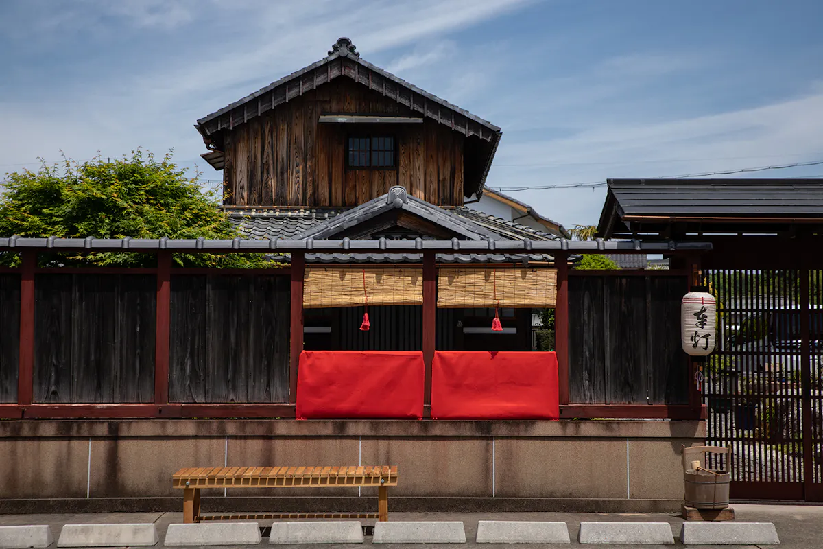 桟敷窓から楽しむ「日野祭」！豪華絢爛な曳山を贅沢に味わう「三方よし」のまち｜株式会社オマツリジャパン