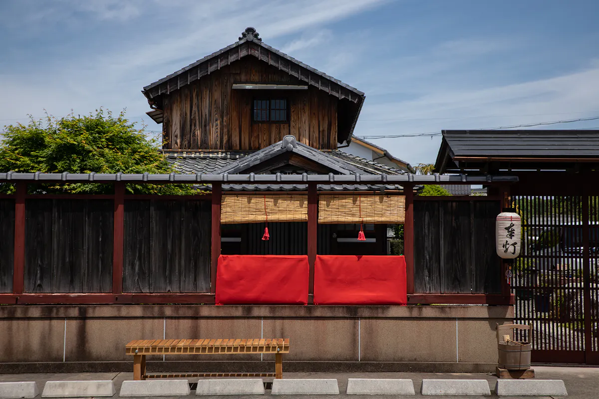 桟敷窓から楽しむ「日野祭」!豪華絢爛な曳山を贅沢に味わう「三方よし」のまち|株式会社オマツリジャパン